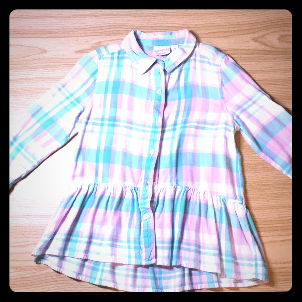 Patterned button down shirt; elbow length sleeves
